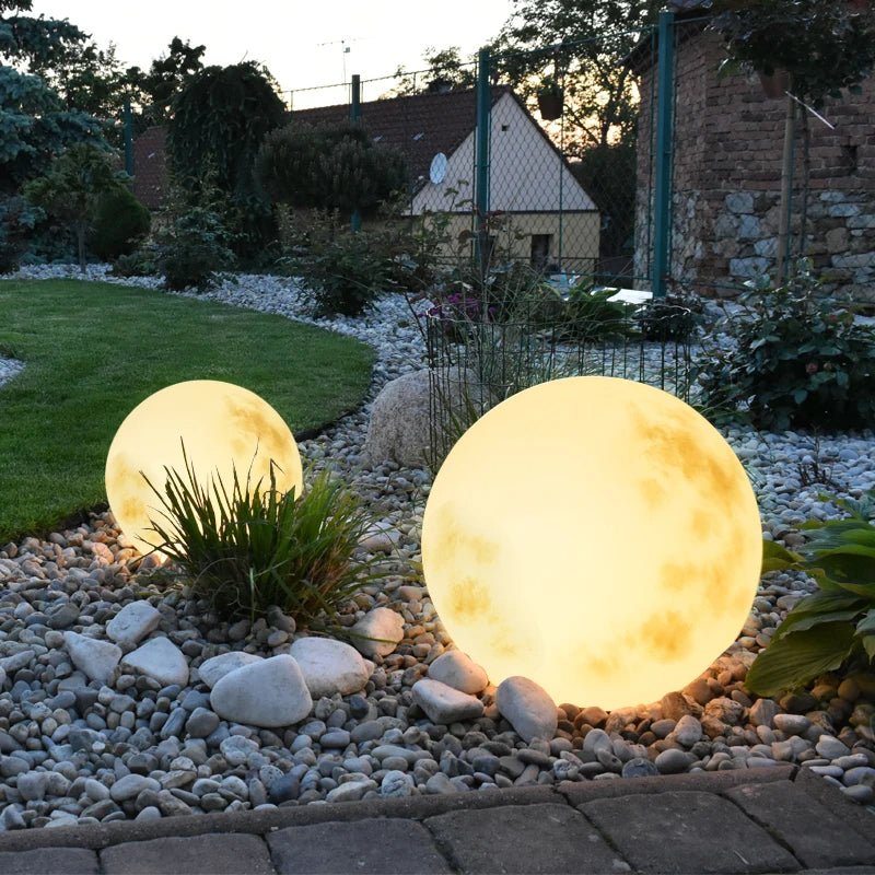 Moonlamp™ | Garden Lamp in the Shape of a Moon
