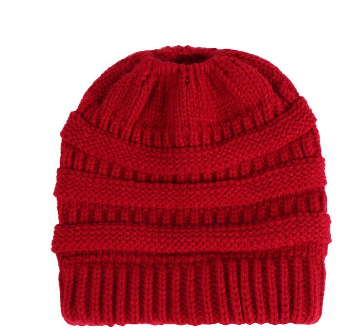 Knitted Hat with Ponytail Opening | Ideal for the Cold Season