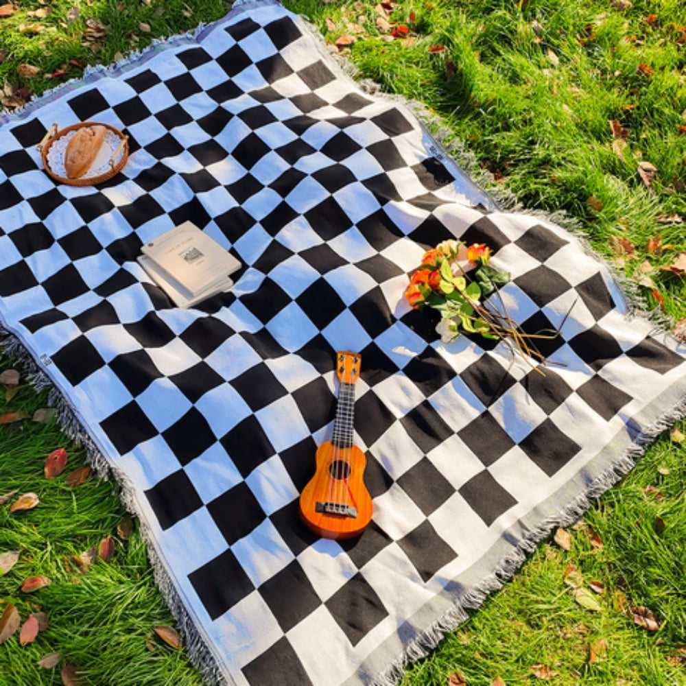 Checked Picnic Blanket 130x180 cm with Fringe | Soft Microfiber Knit | Lightweight All-Season Throw | Indoor Outdoor Use