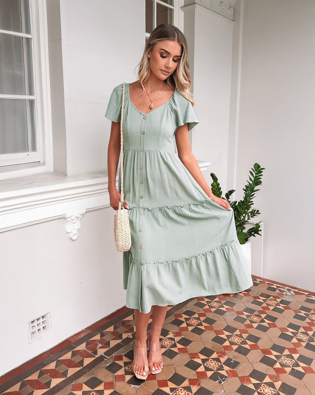 Midi Lengte | Jurk | Salie | V-Hals | Ruches Rok | Elastische Schouders | Relaxte Pasvorm