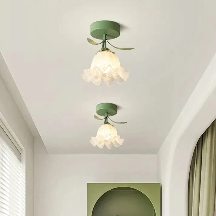 Simple Tiffany Ceiling Lamp with Mini Flowers