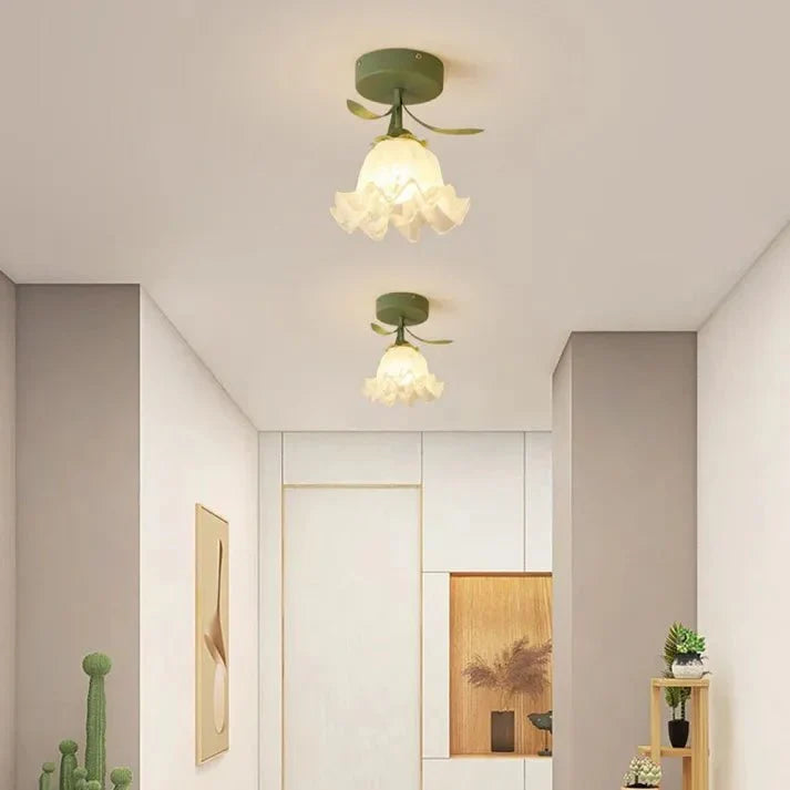 Simple Tiffany Ceiling Lamp with Mini Flowers
