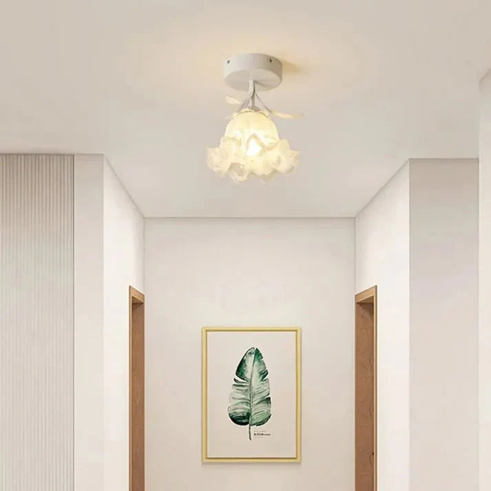 Simple Tiffany Ceiling Lamp with Mini Flowers