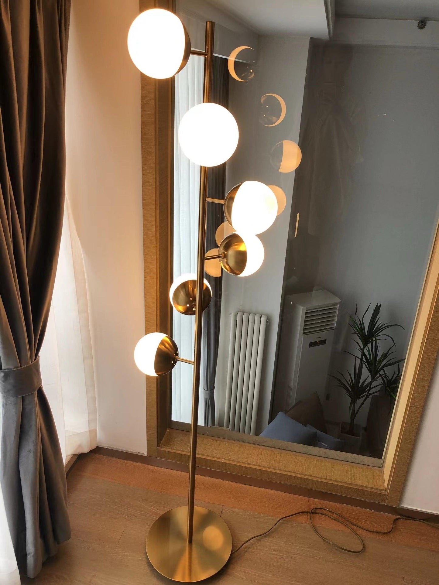 Doppler LED Floor Lamp