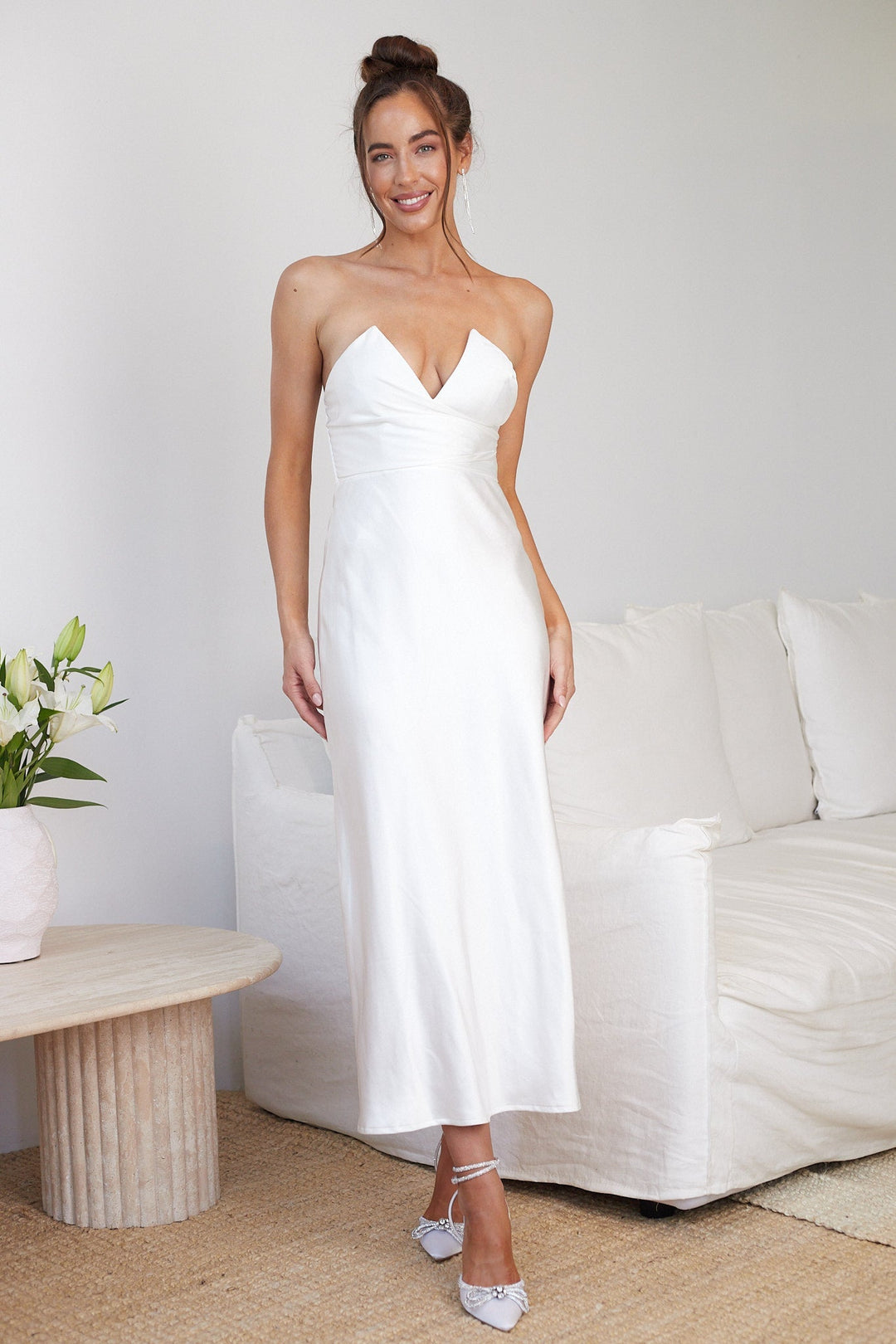 Dames | Giavanna Jurk | Wit | Strapless | Diepe V-Hals | Plooien Taille | Midi Lengte