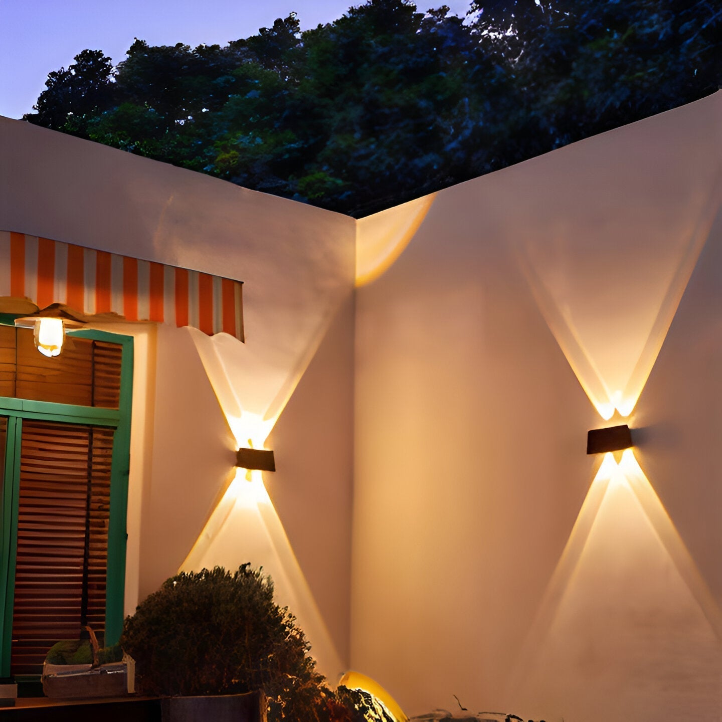 Auristia Solar LED Wall Lamp Up & Down | Waterproof Outdoor Wall Light | IP65 Wireless Facade Lighting