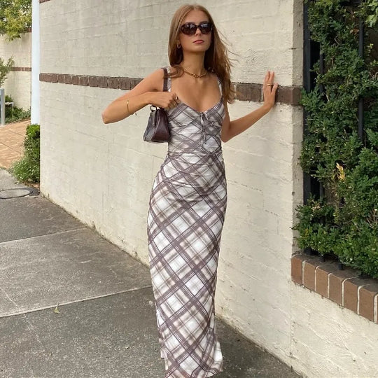 Elegant maxi dress with spaghetti straps and a diamond pattern