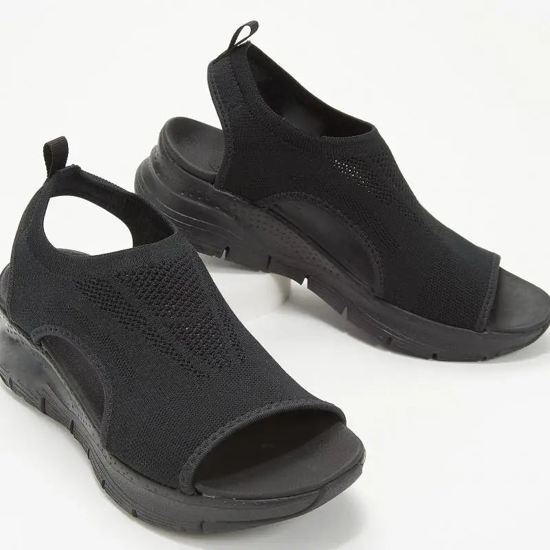 Women's sporty orthopedic sandals with breathable material