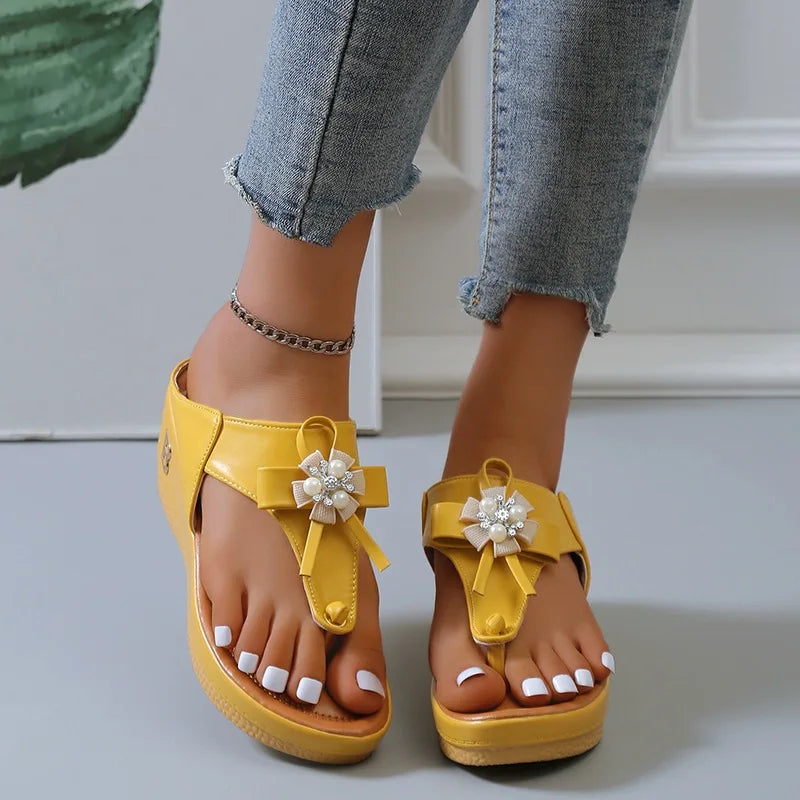 Women's sandals with low heel and metal decorations