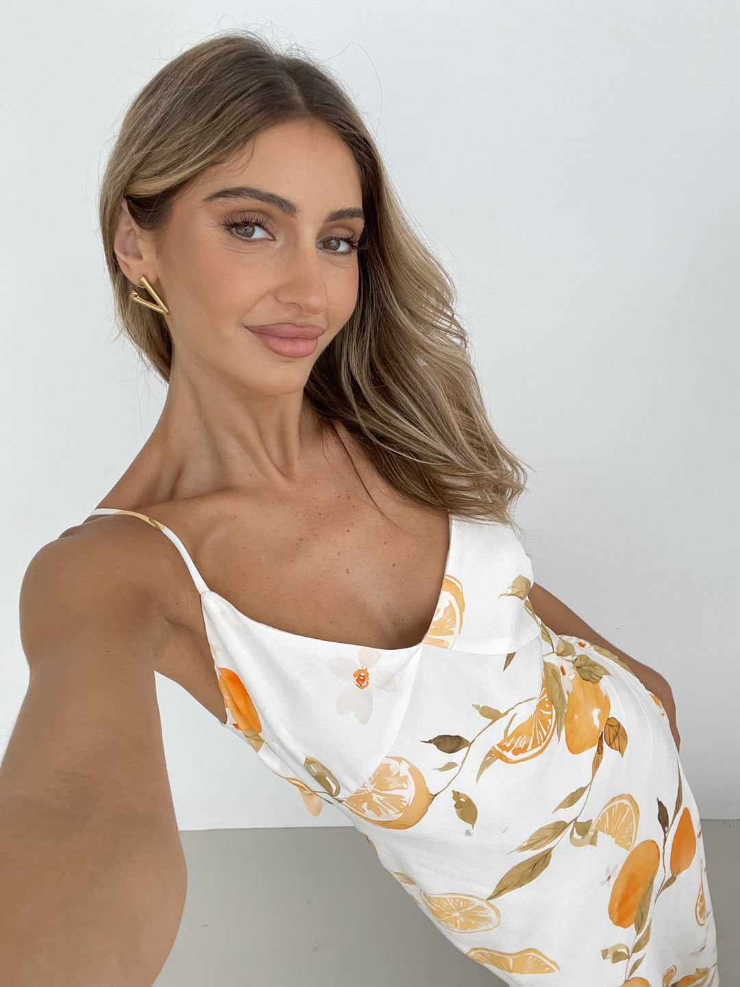 Shaela Jurk | Maxi Jurk | Fit-and-Flare | V-hals | Smalle Bandjes | Gele Print