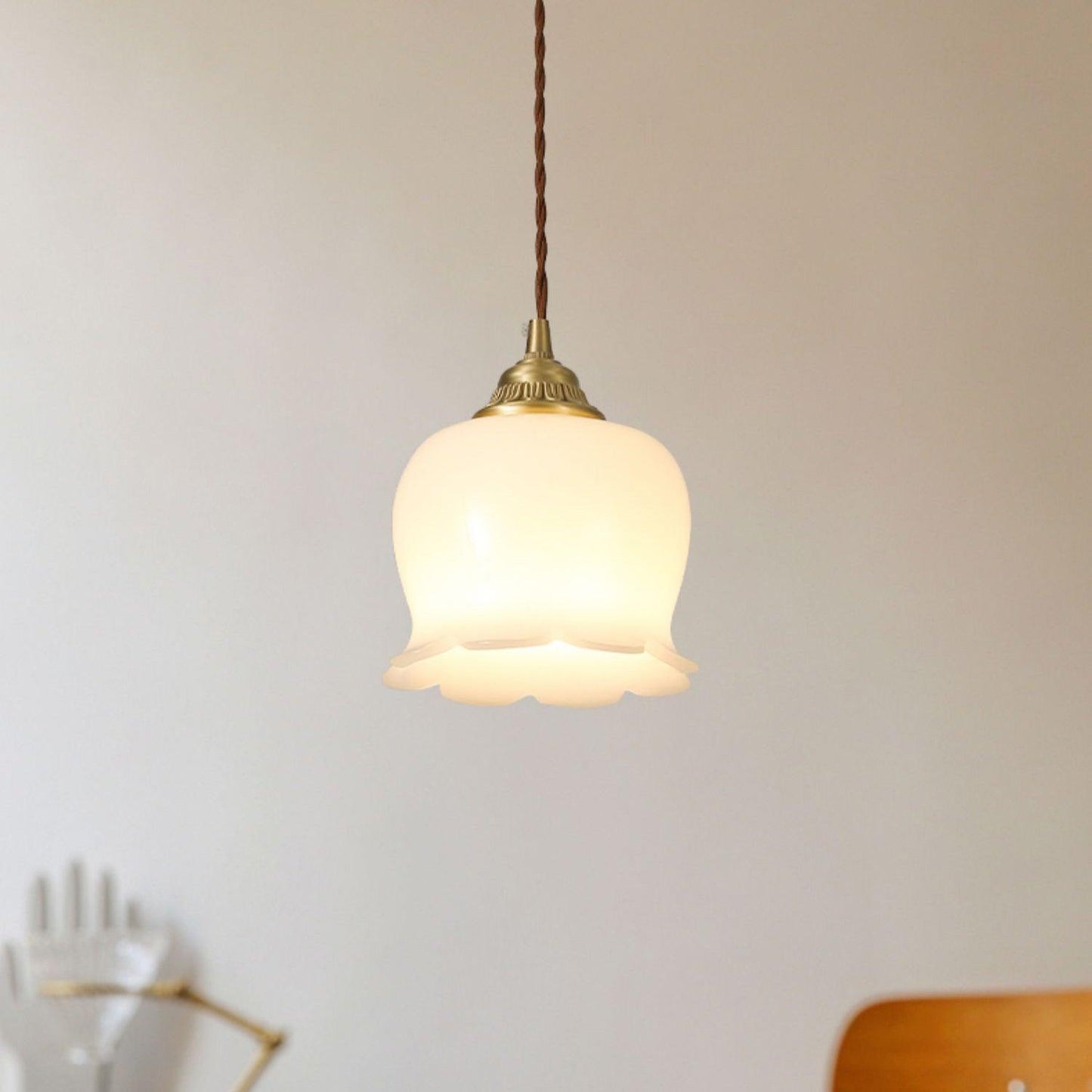 Valley Flower Pendant Lamp Floral Ceiling Light | Brass & Resin Design | E26/E27 Socket | Adjustable 150cm Hanging Cable