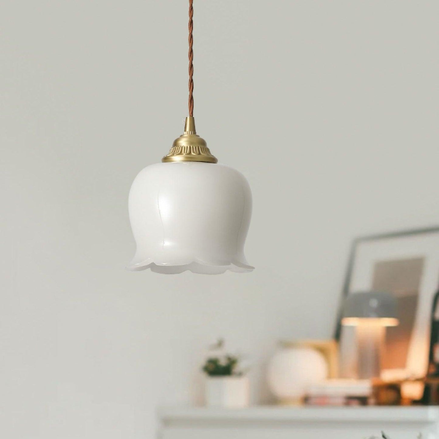 Valley Flower Pendant Lamp Floral Ceiling Light | Brass & Resin Design | E26/E27 Socket | Adjustable 150cm Hanging Cable