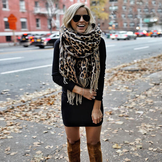 Knitted Leopard Print Scarf for Women | Ideal for the Cold Season